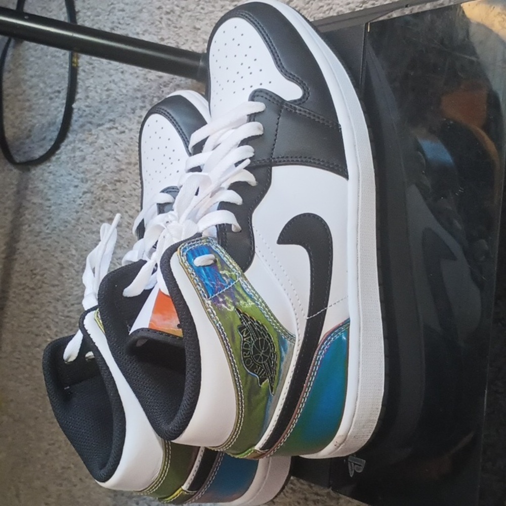 Nike Jordan 1 mid heat reactive